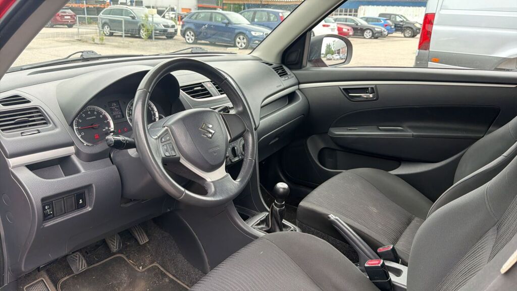 Suzuki Swift 2012 Punainen