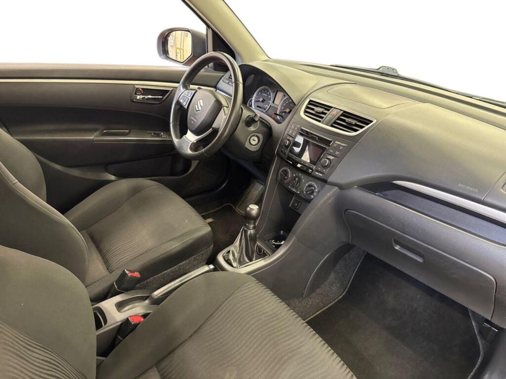 Suzuki Swift 2012 Punainen