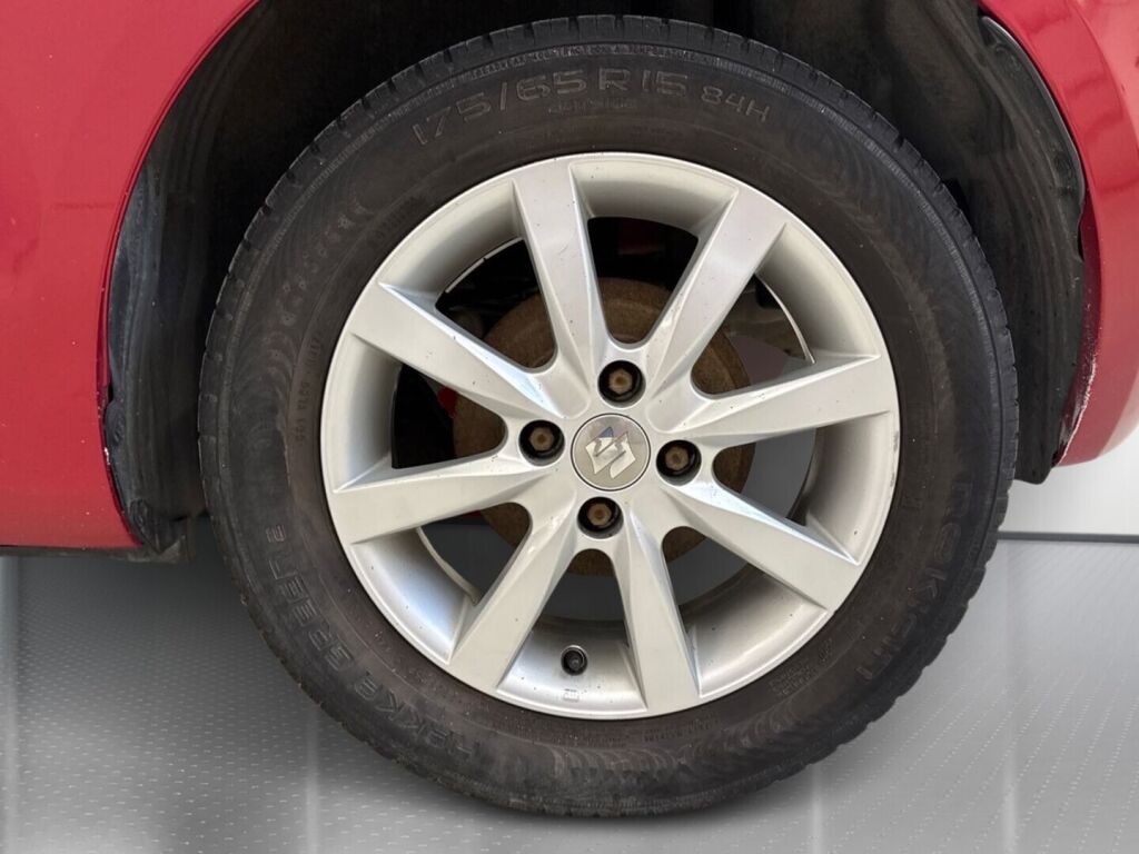 Suzuki Swift 2012 Punainen