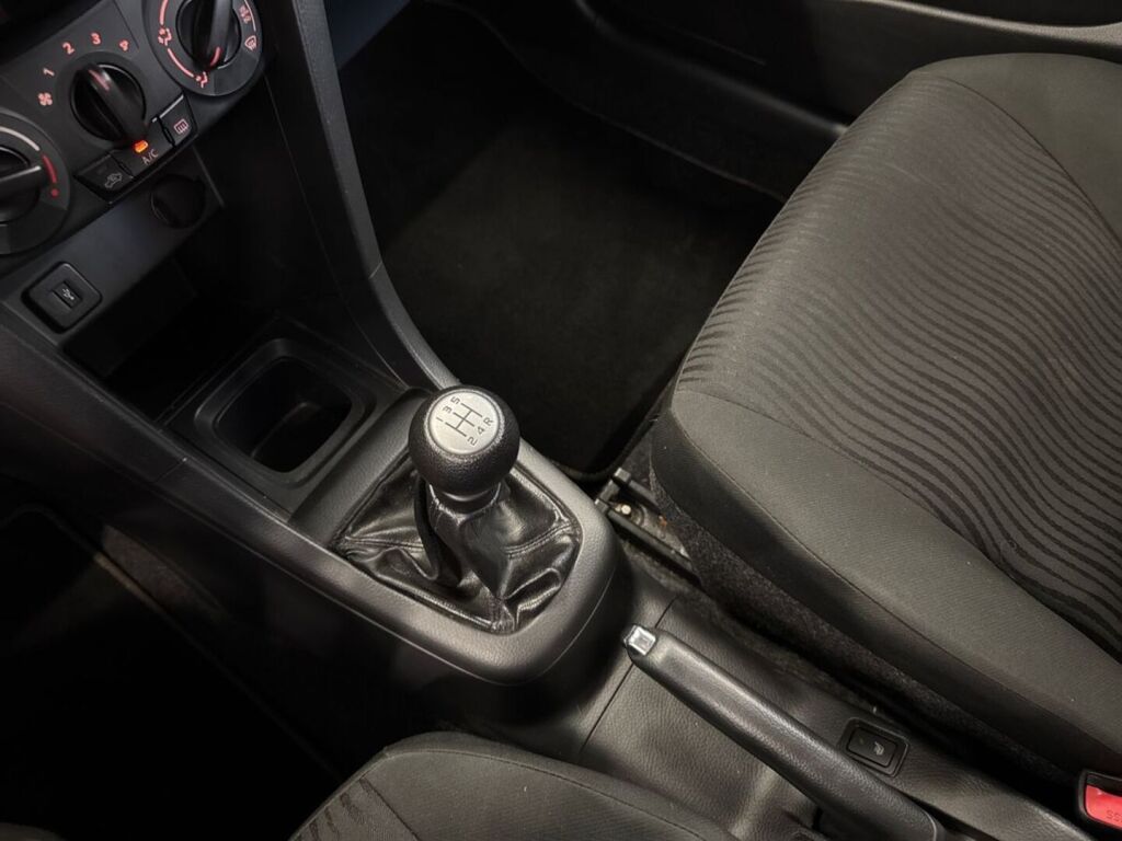 Suzuki Swift 2012 Punainen