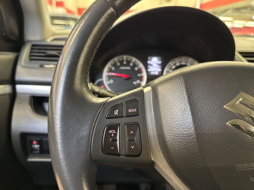 Suzuki Swift 2012 Punainen