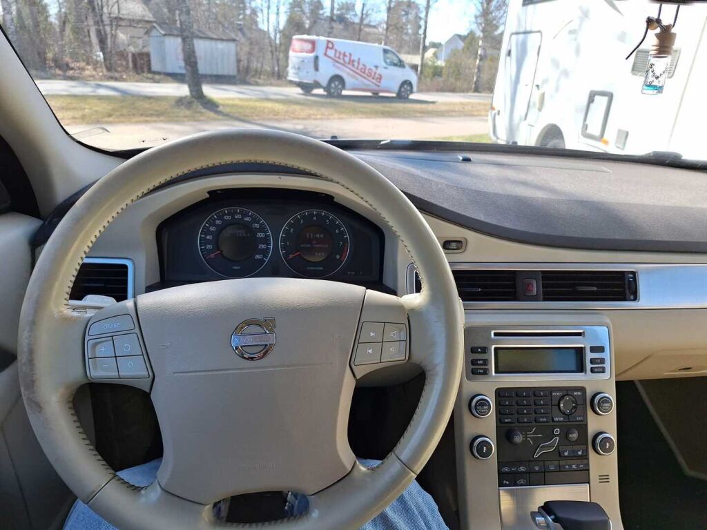 Volvo V70 2007 Musta