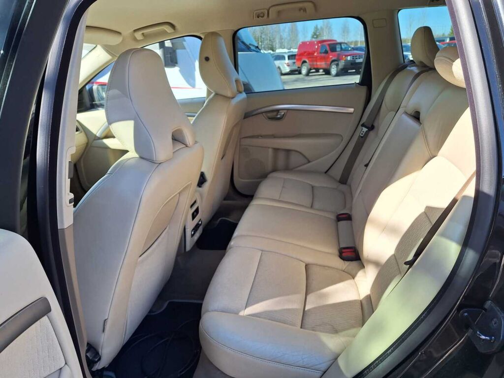 Volvo V70 2007 Musta