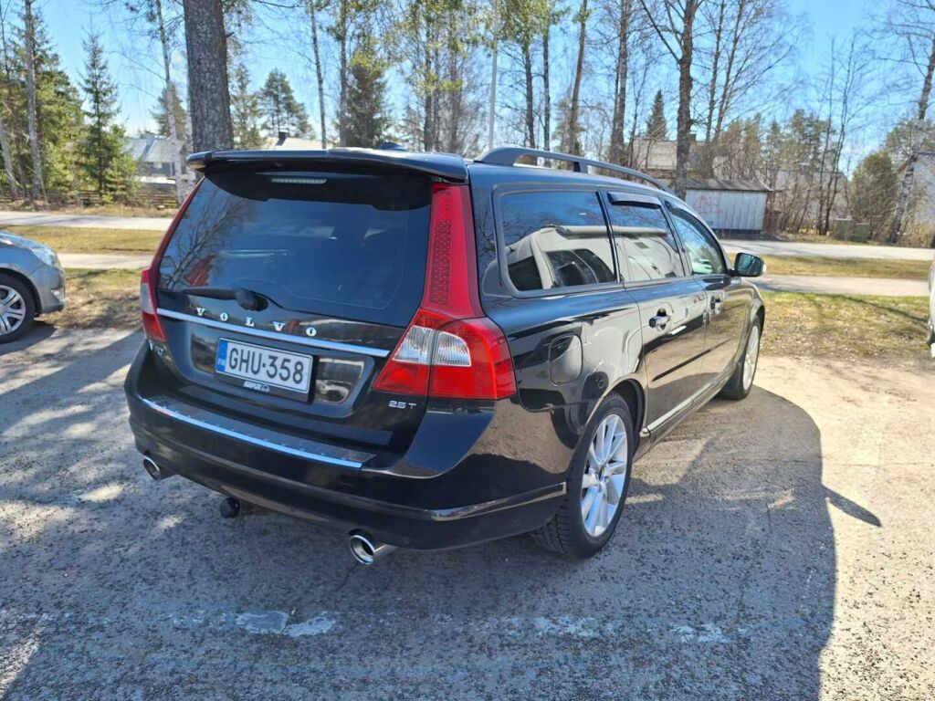 Volvo V70 2007 Musta