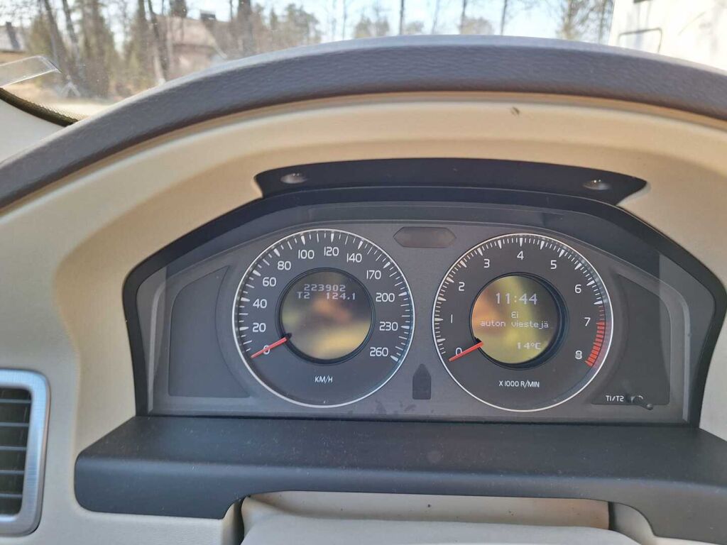 Volvo V70 2007 Musta