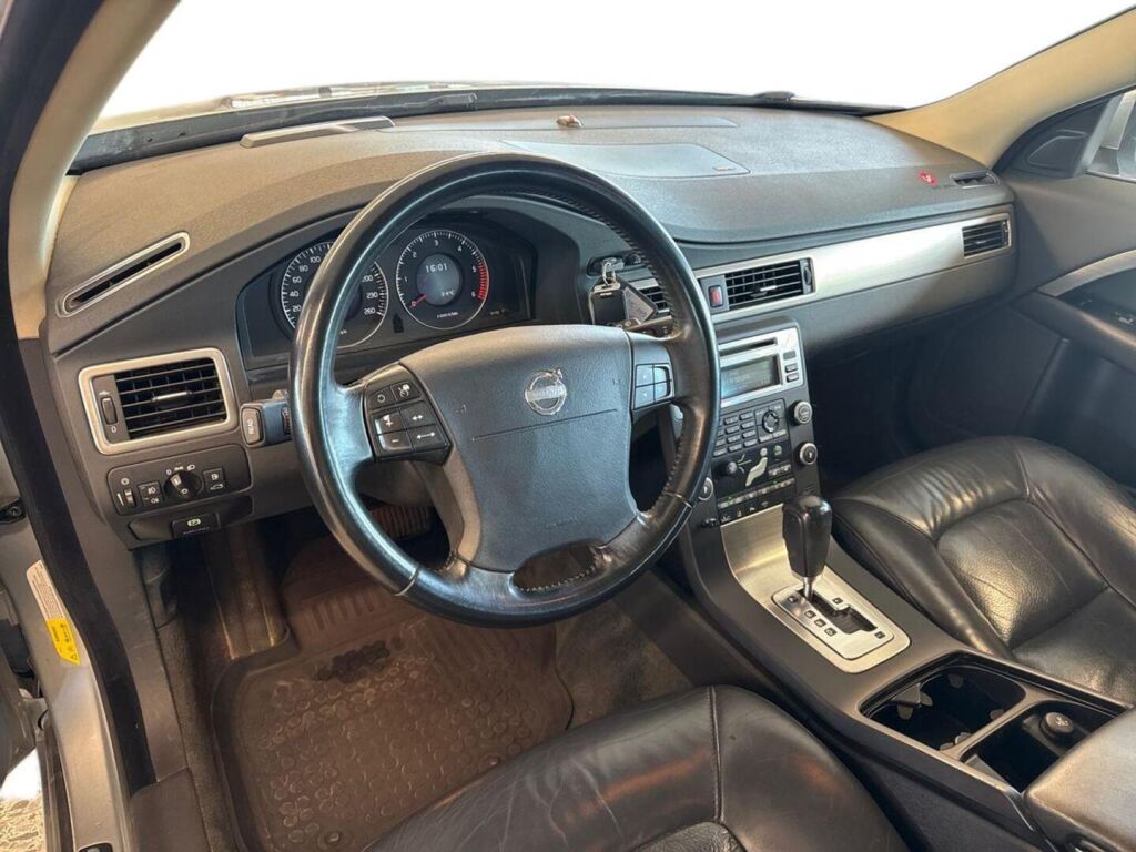 Volvo V70 2008 Harmaa