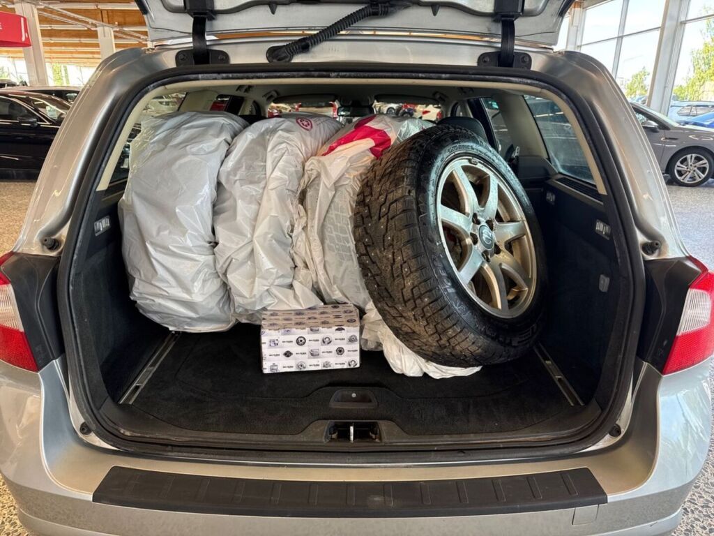 Volvo V70 2008 Harmaa