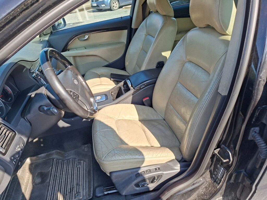 Volvo V70 2008 Musta