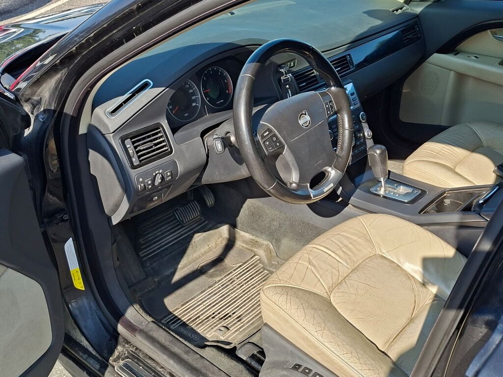 Volvo V70 2008 Musta