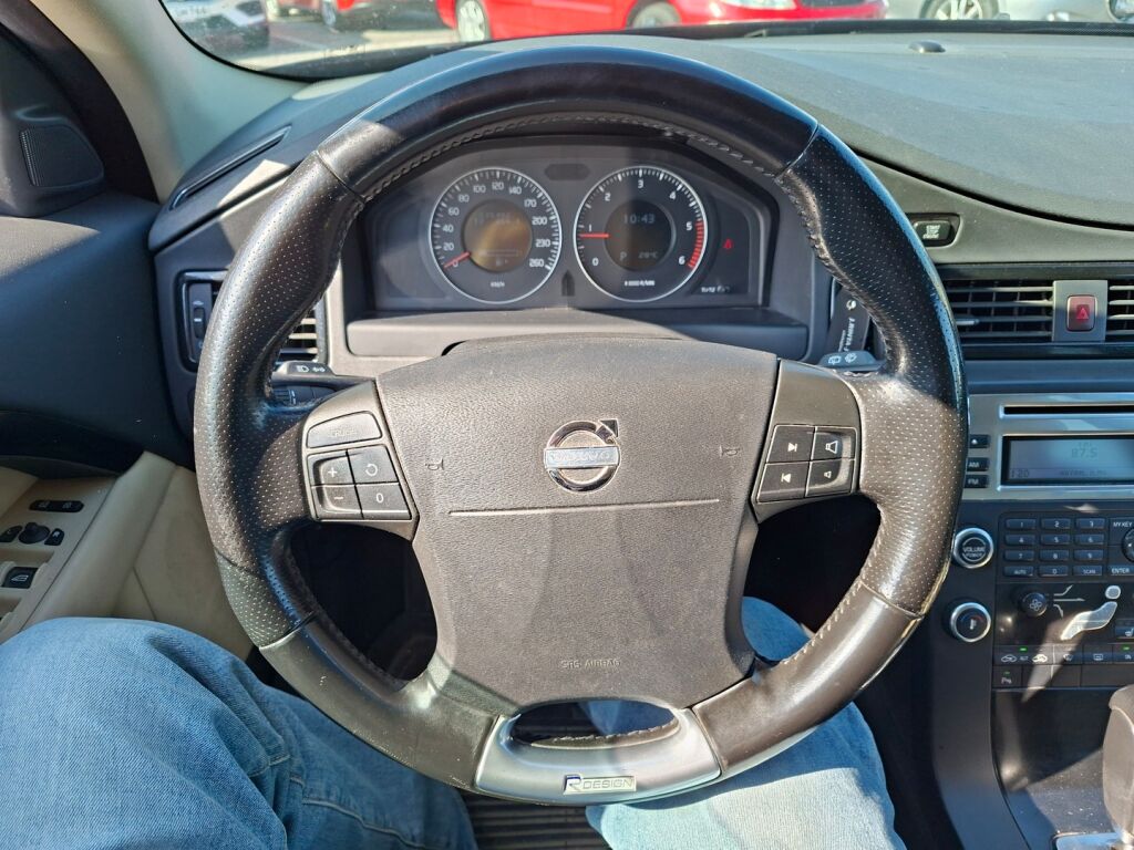 Volvo V70 2008 Musta