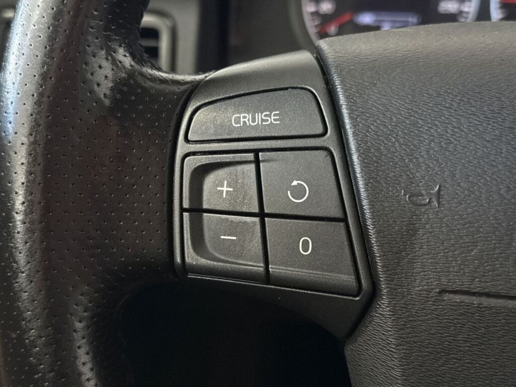 Volvo V70 2008 Musta