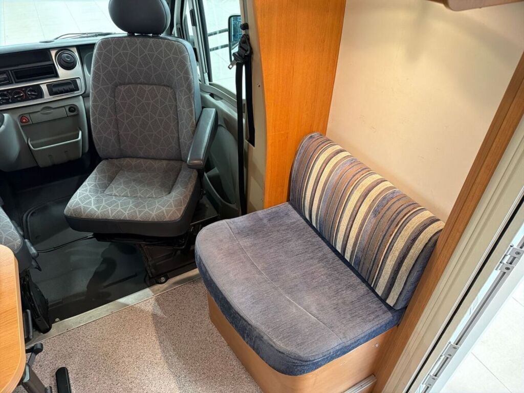 Knaus SPORT 2008 Harmaa