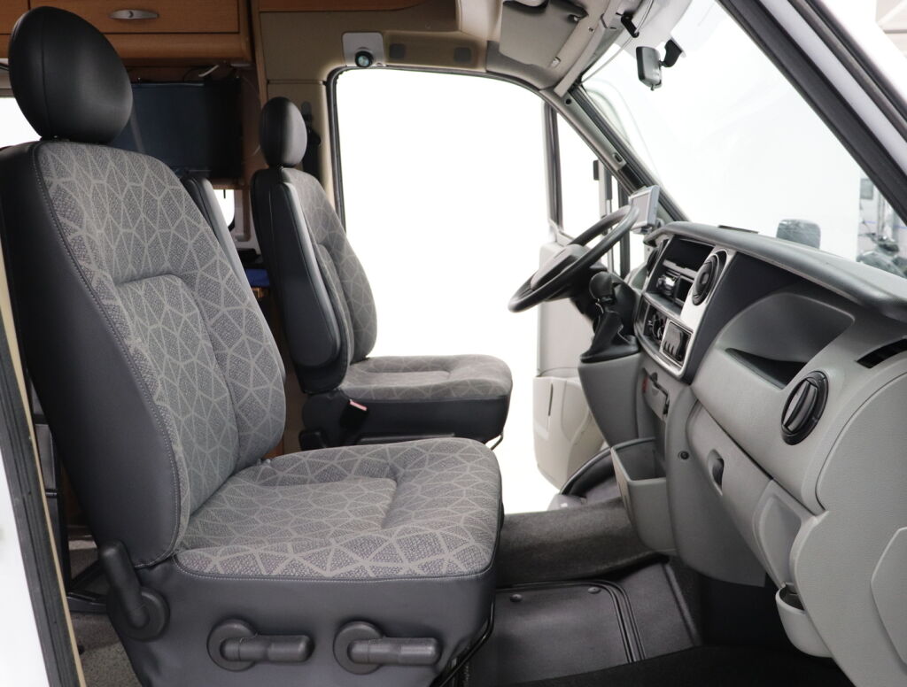 Knaus SPORT 2008 Harmaa