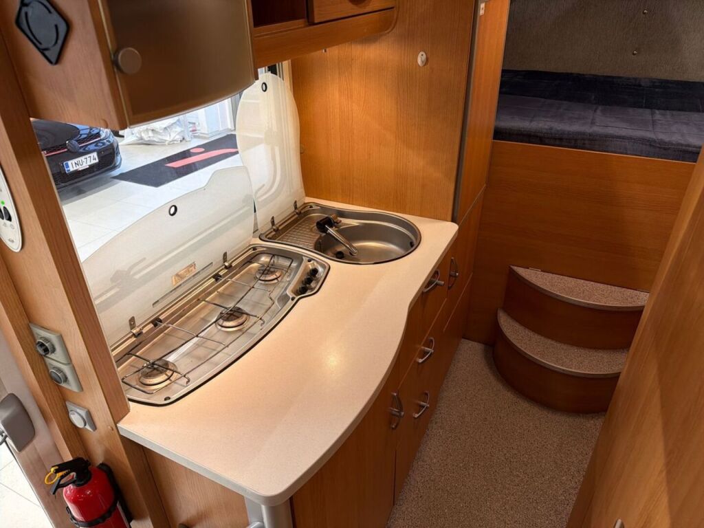 Knaus SPORT 2008 Harmaa