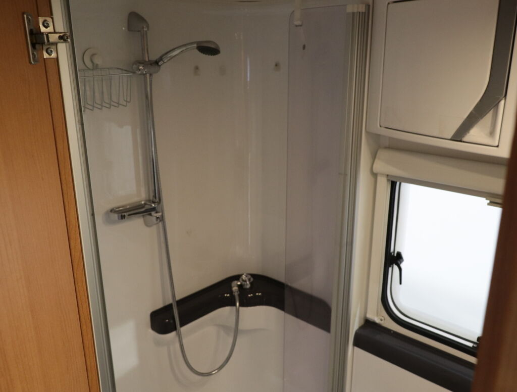 Knaus SPORT 2008 Harmaa