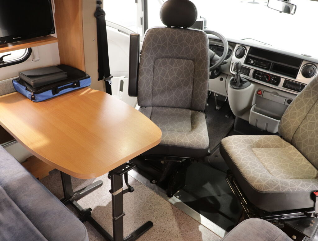 Knaus SPORT 2008 Harmaa