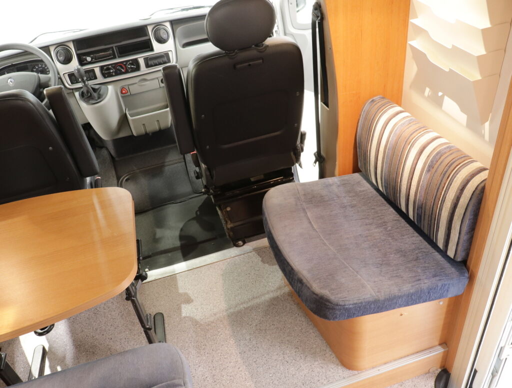 Knaus SPORT 2008 Harmaa