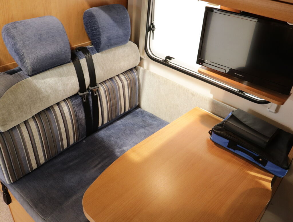 Knaus SPORT 2008 Harmaa