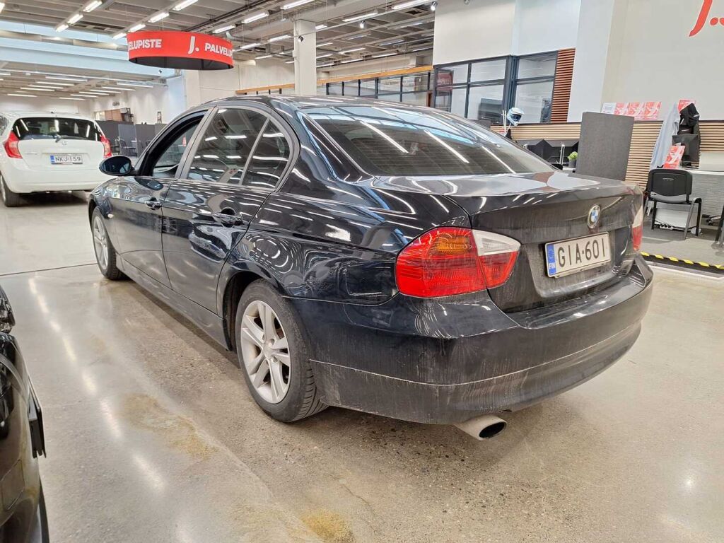BMW 316 2009 Musta