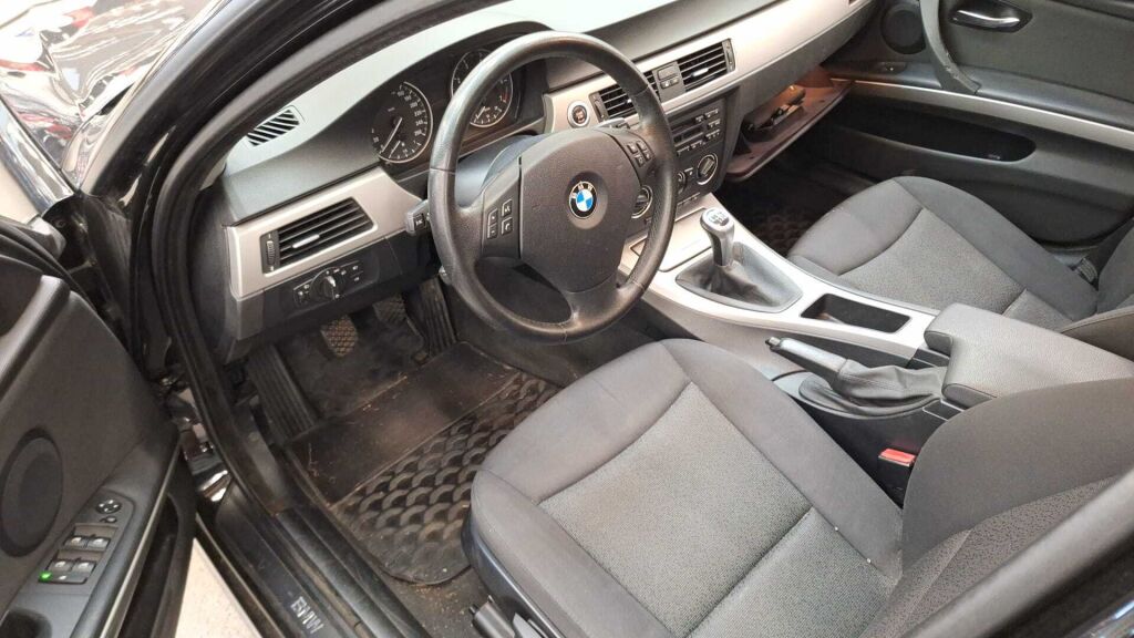 BMW 316 2009 Musta