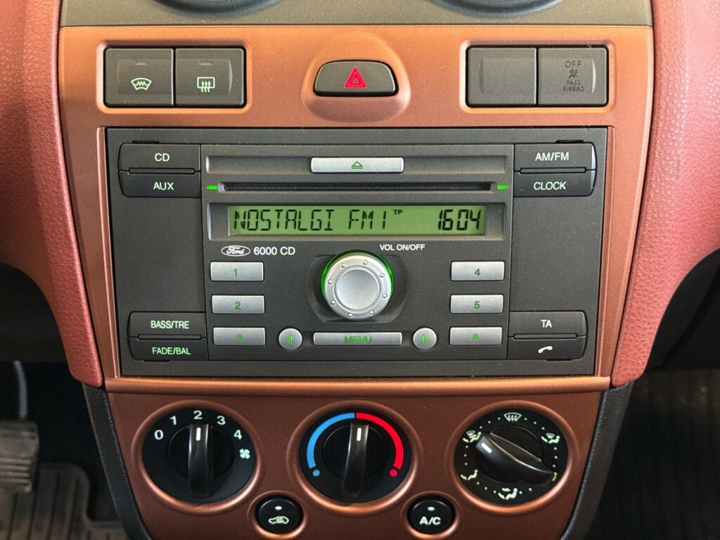 Ford Fiesta 2008 Punainen