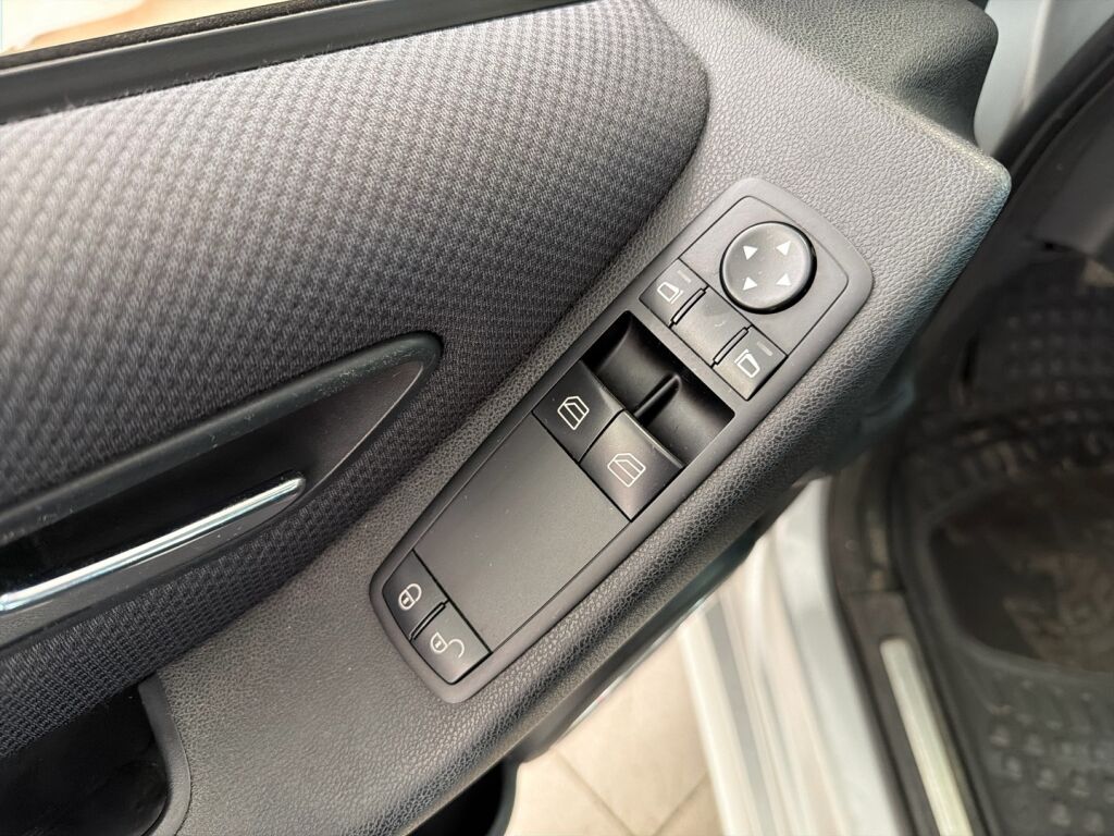 Mercedes-Benz B 2009 Harmaa