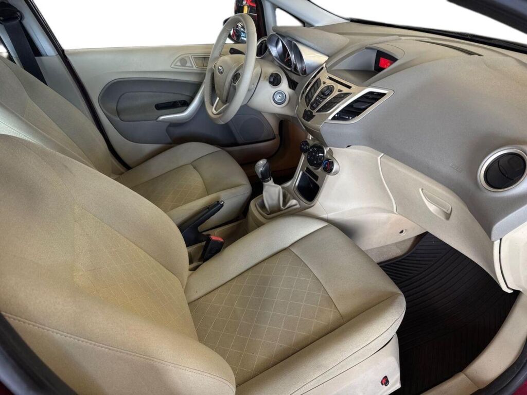 Ford Fiesta 2009 Punainen