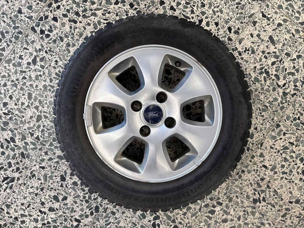 Ford Fiesta 2009 Punainen