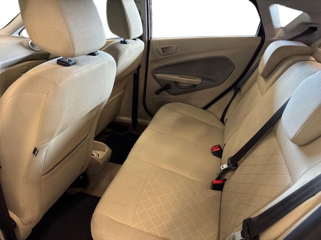 Ford Fiesta 2009 Punainen