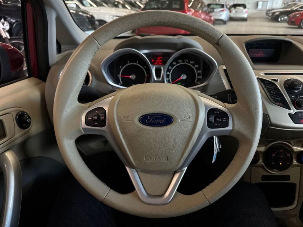 Ford Fiesta 2009 Punainen