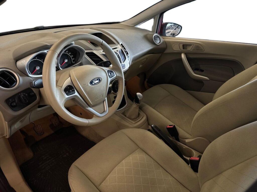 Ford Fiesta 2009 Punainen