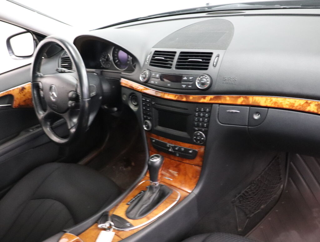 Mercedes-Benz E 2009 Harmaa