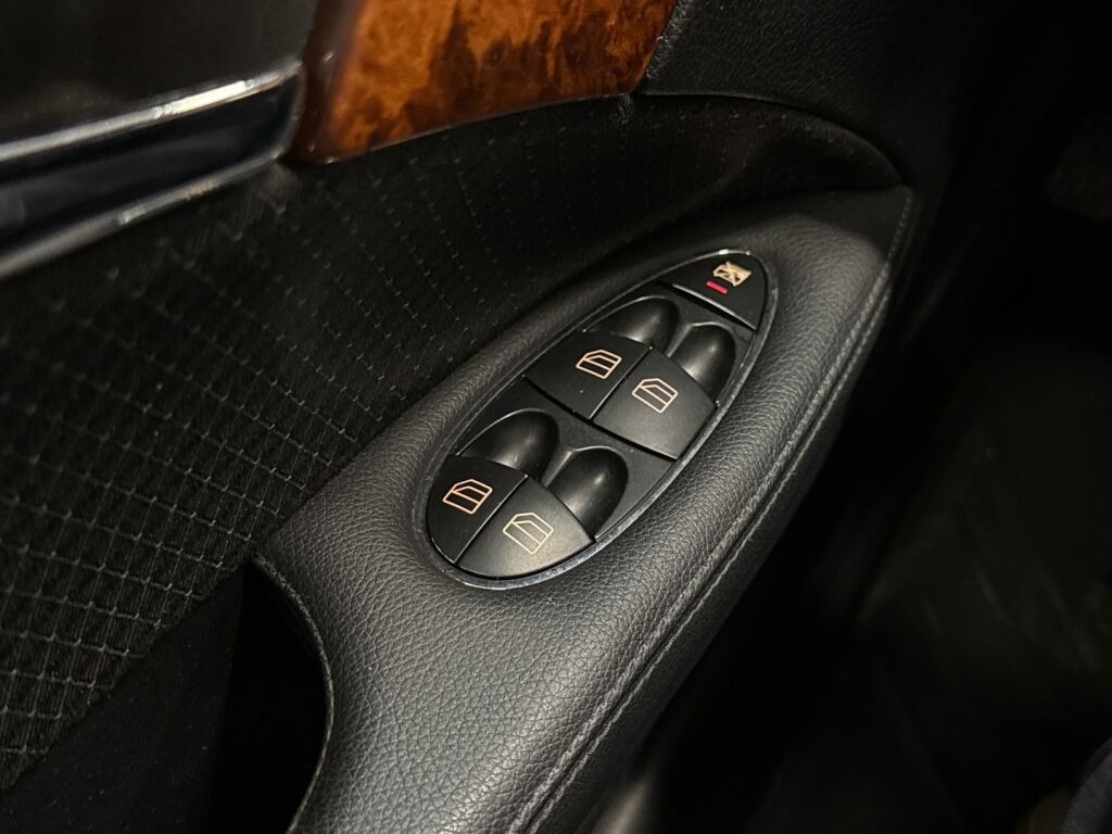 Mercedes-Benz E 2009 Harmaa