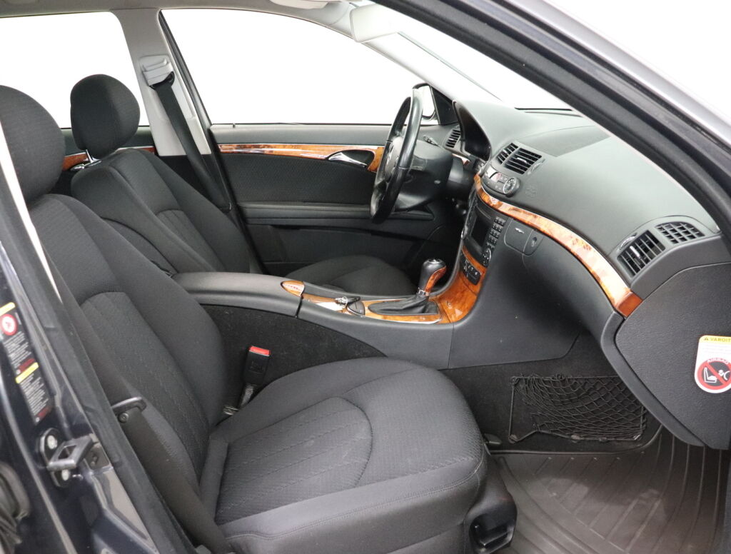 Mercedes-Benz E 2009 Harmaa