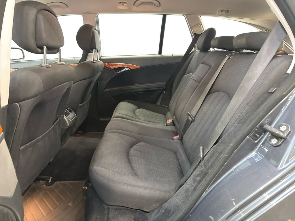 Mercedes-Benz E 2009 Harmaa