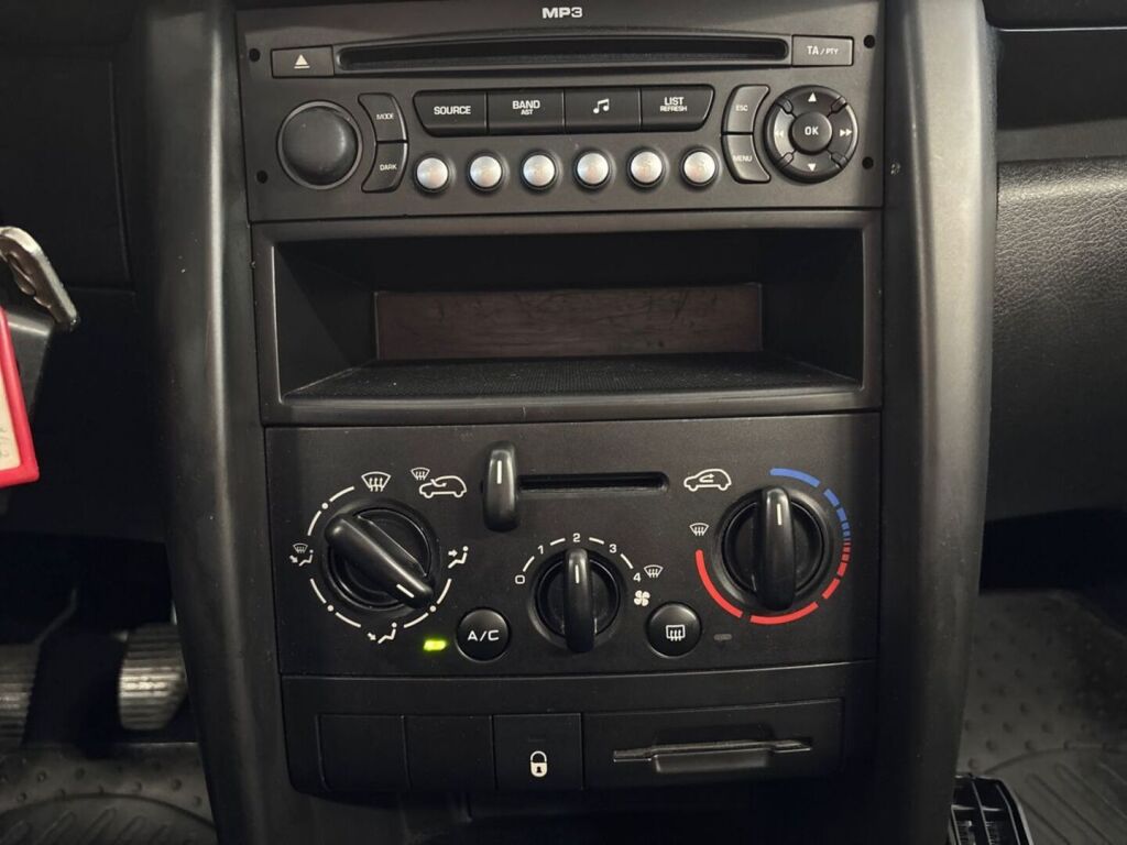 Peugeot 207 2009 Musta