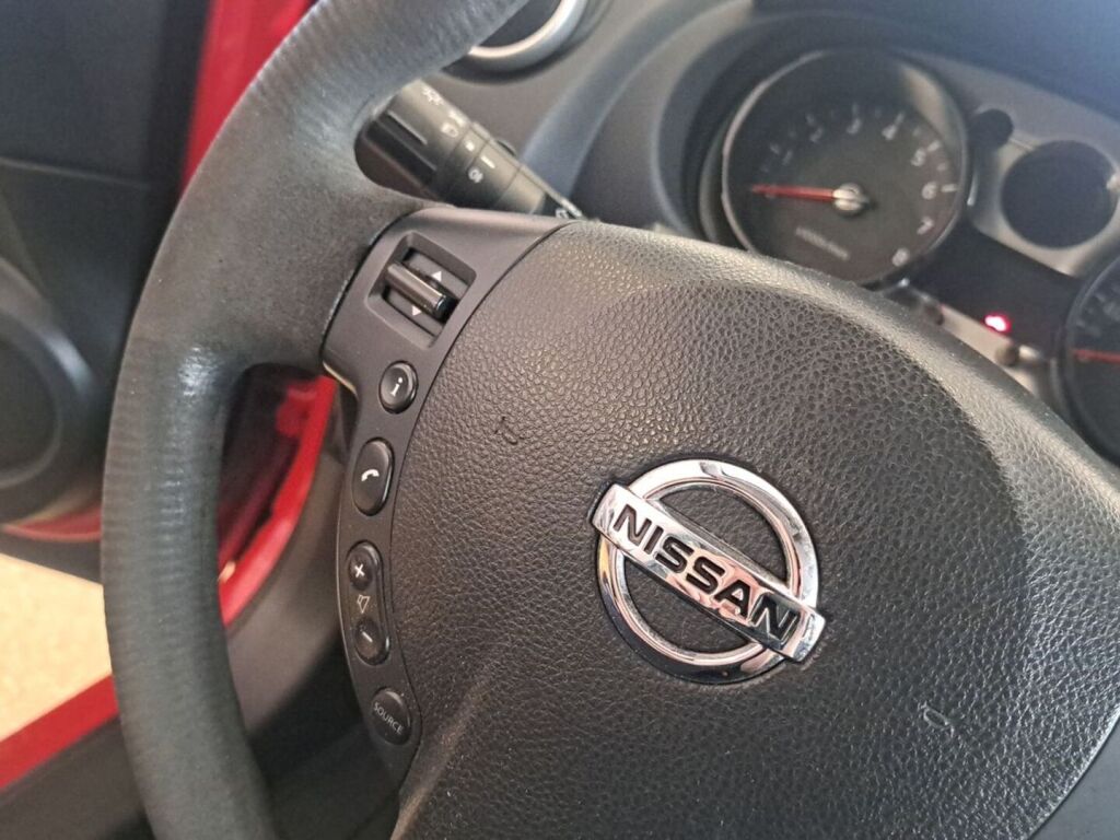 Nissan Qashqai 2009 Punainen