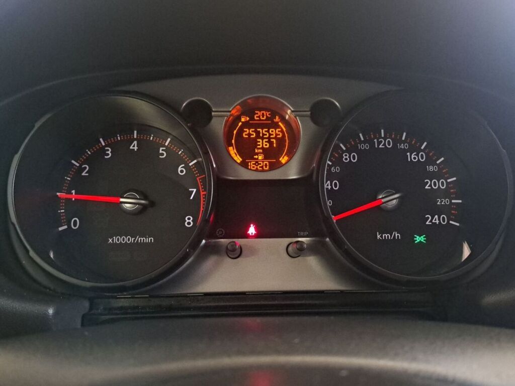 Nissan Qashqai 2009 Punainen