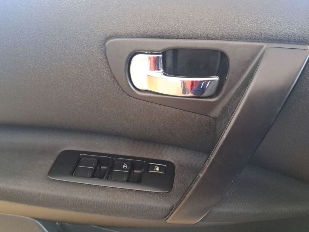 Nissan Qashqai 2009 Punainen