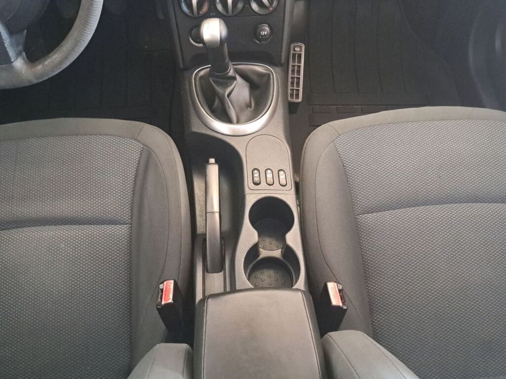 Nissan Qashqai 2009 Punainen