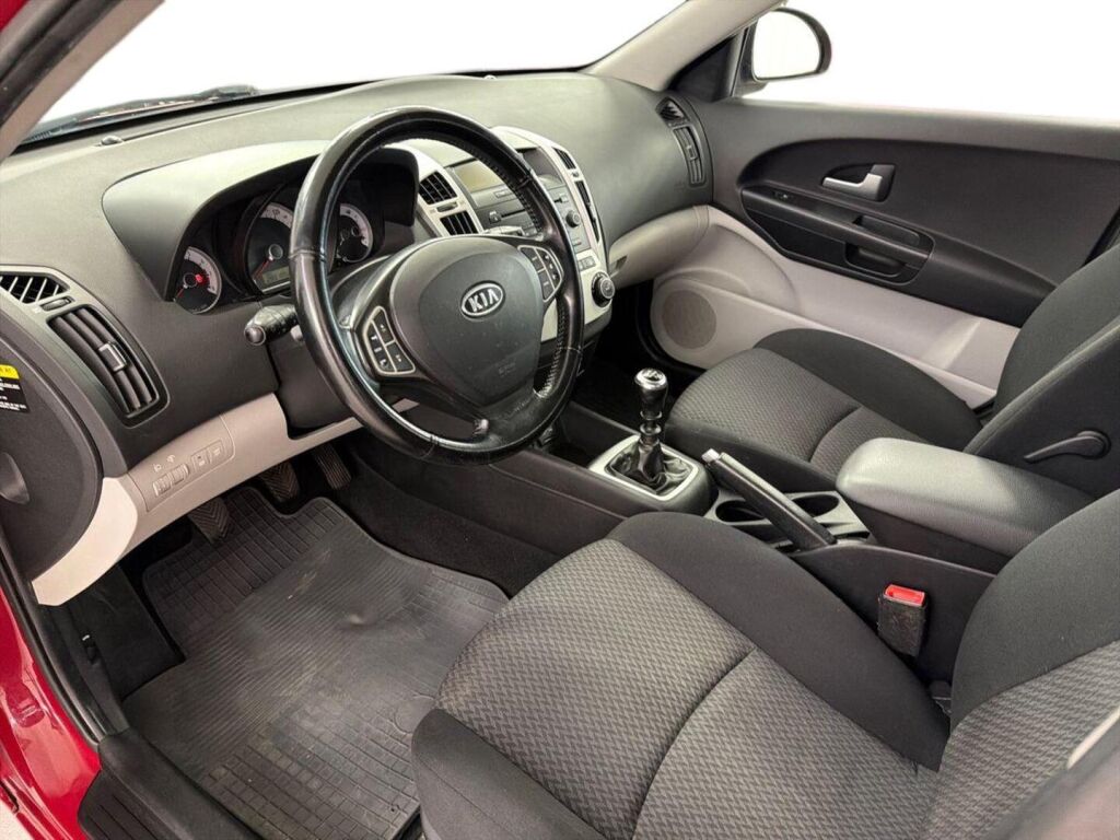 Kia Ceed 2009 Punainen