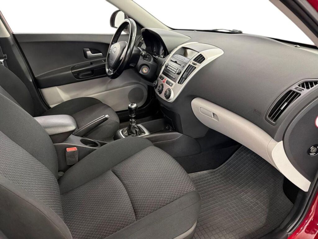 Kia Ceed 2009 Punainen