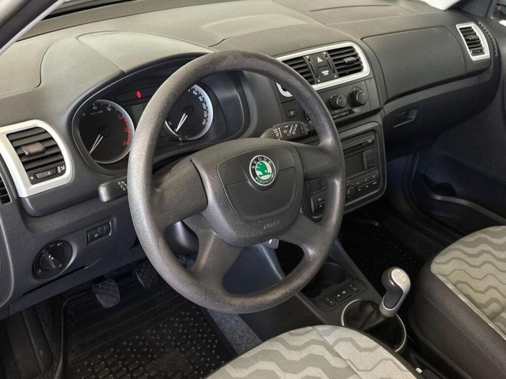 Skoda Fabia 2009 Ruskea (beige)