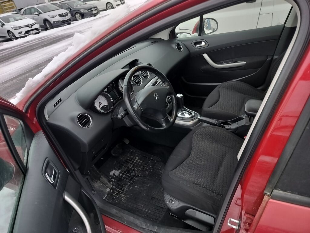 Peugeot 308 2009 Punainen