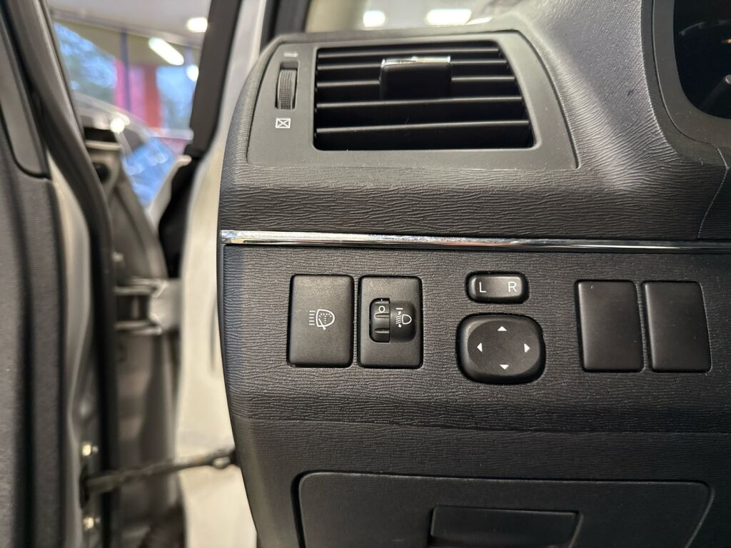 Toyota Avensis 2009 Hopea