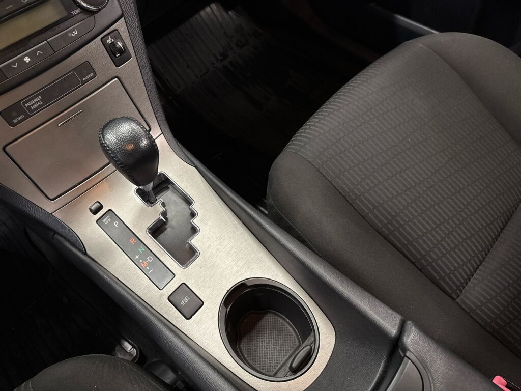 Toyota Avensis 2009 Hopea