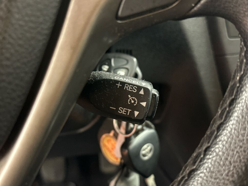 Toyota Avensis 2009 Musta