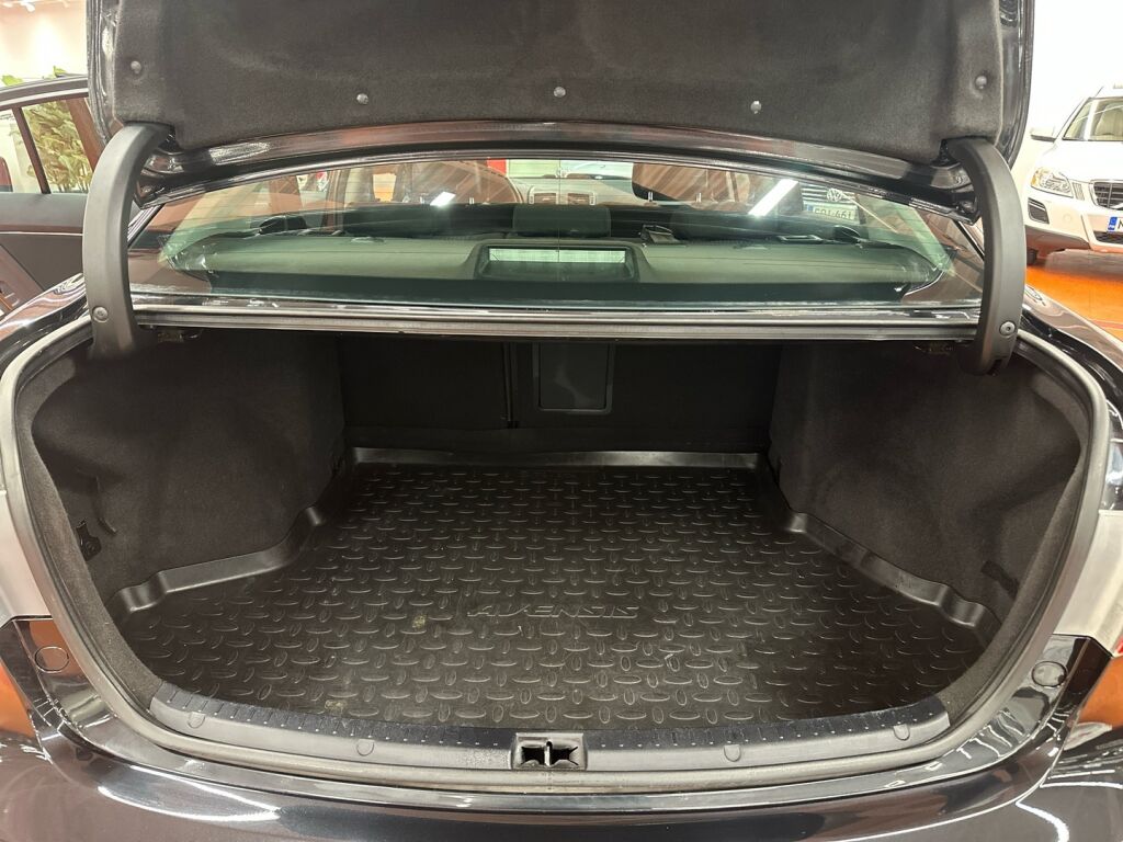 Toyota Avensis 2009 Musta