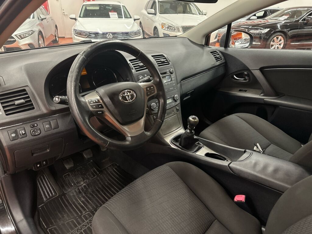 Toyota Avensis 2009 Musta