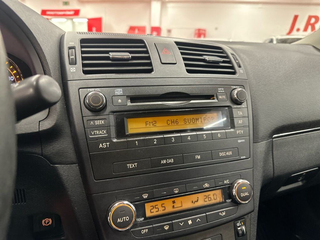 Toyota Avensis 2009 Musta